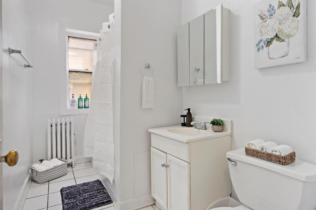 Stylish And Expansive 2br With Balcony - Buckingham 3 Appartement Chicago